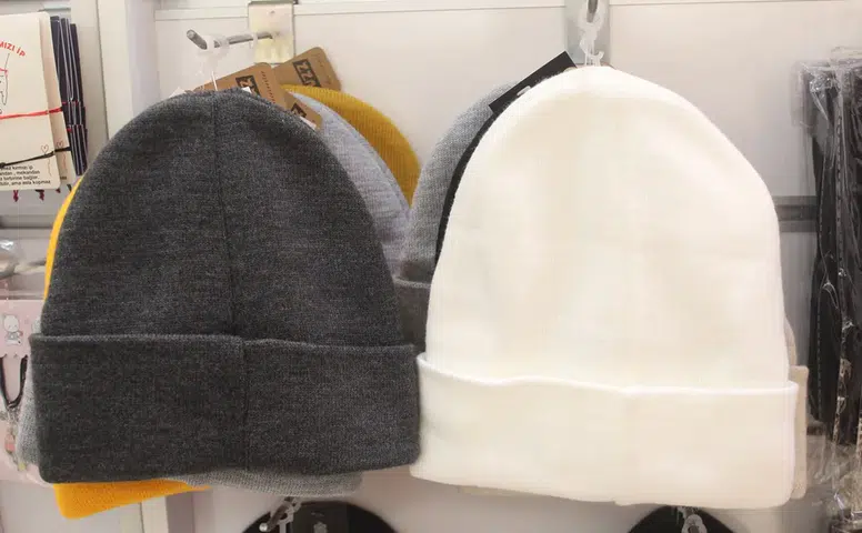 Kış Geldi, Bere ve Eldivenler Tezgahlardaki Yerini Aldı