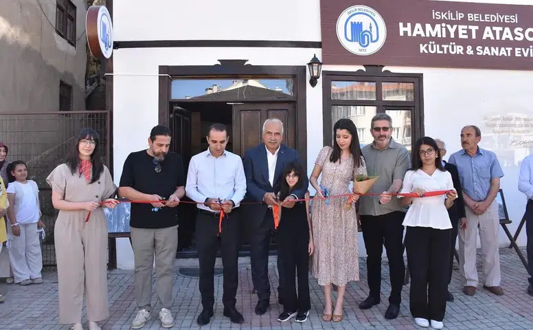 Ebru ve Fotoğraf Sergisi Sanatseverlerle Buluştu