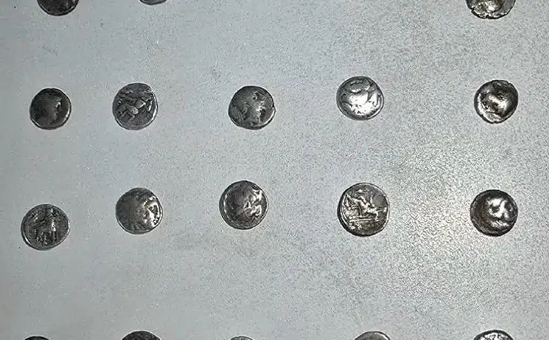 Polis Şüphelenip Durdurdu, Araçtan Tarihi Eserler Çıktı
