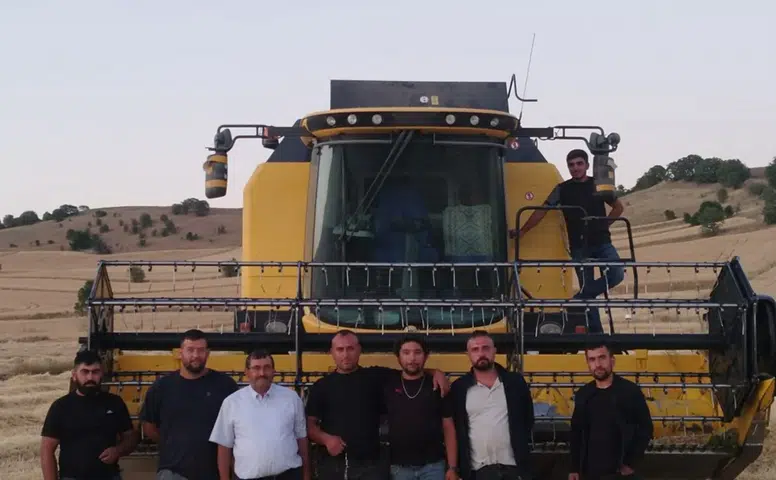 Başkan Özdemir, Hasadı Çiftçilerle Değerlendirdi