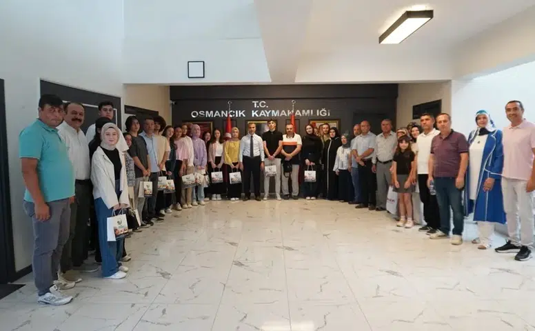 YKS’de İlk 30 Bine Giren Öğrencilere Ödül