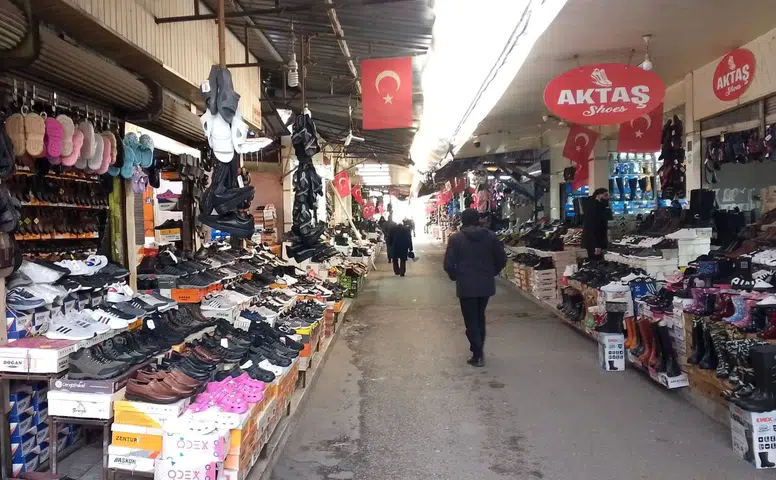 Arasta, Ay-Yıldıza Boyandı