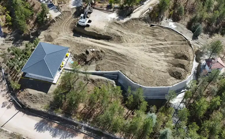 Şehitlik Anıtı ve Taziye Evi Hızla Yükseliyor