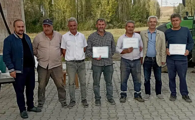 AK Partililer Sahada