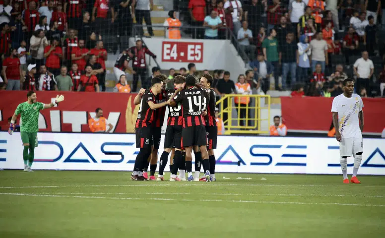 Büyük Başarı: Süper Ligdeki Yedi Takımdan Biri