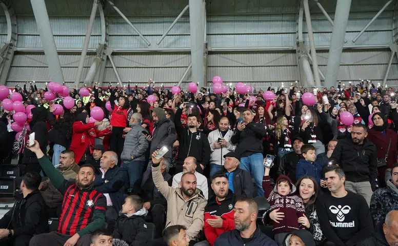 Farkındalık Yaratmak İçin Pembe Giydiler!