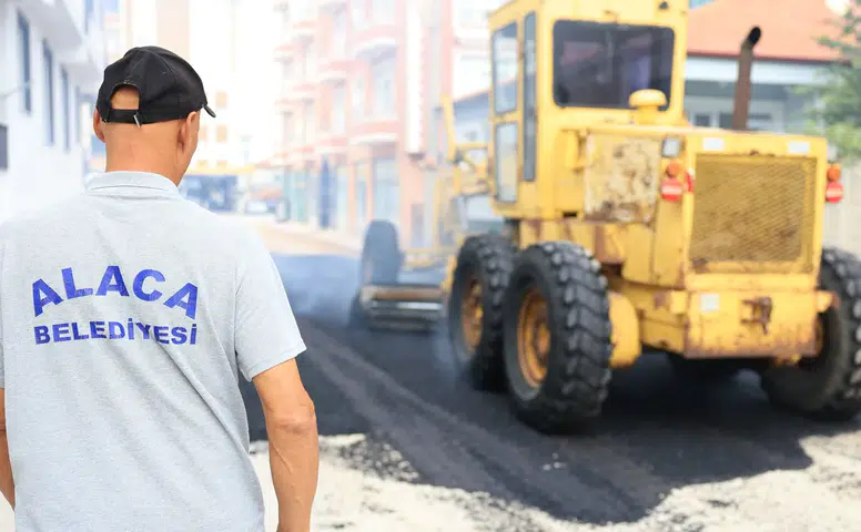 Alaca’da Yollar Yenileniyor