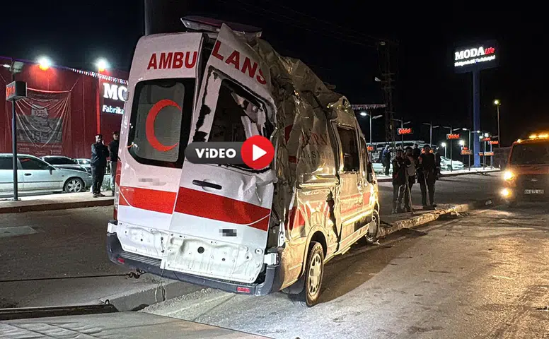 Ambulans ile Otomobil Çarpıştı