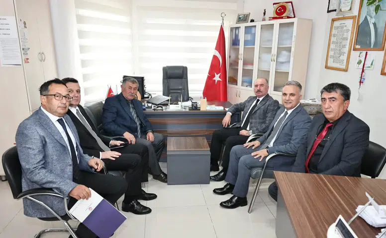 Vali Çalgan Muhtarları Dinledi