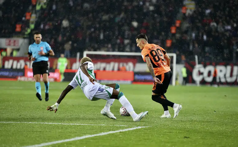 İki Maç Kaçırmasına Rağmen Zirvede!