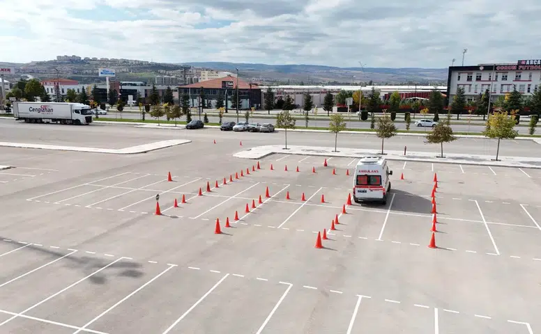 Ambulans Sürücülerine Güvenli Sürüş Eğitimi
