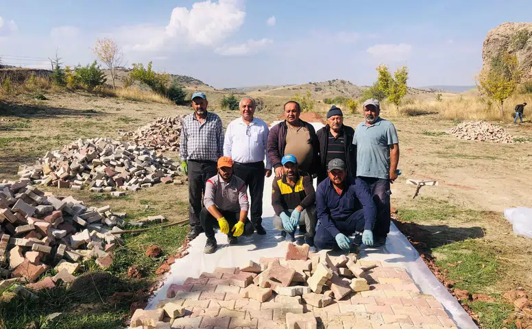 Mezarlık Alanında Peyzaj ve Temizlik Mesaisi