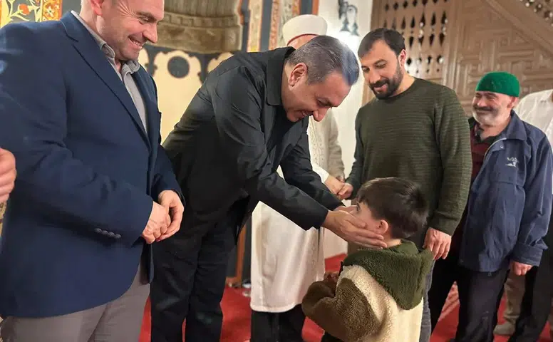 Dere, Vatandaşlara Kandil Simidi İkram Etti