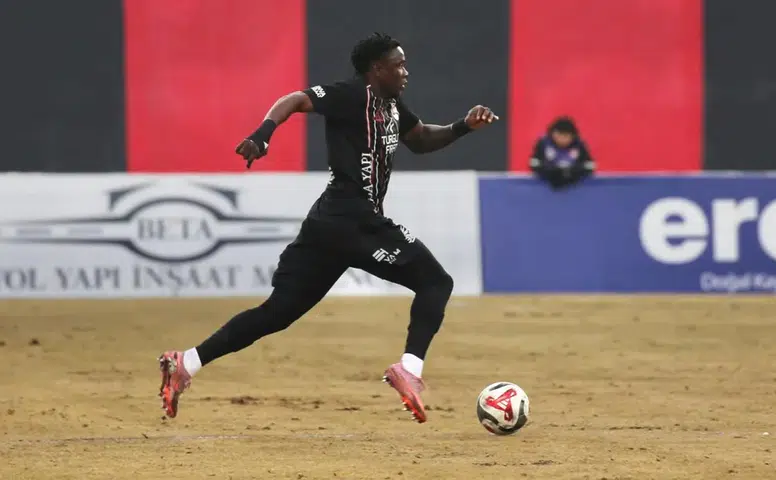 Maçın Oyuncusu Oulare Oldu