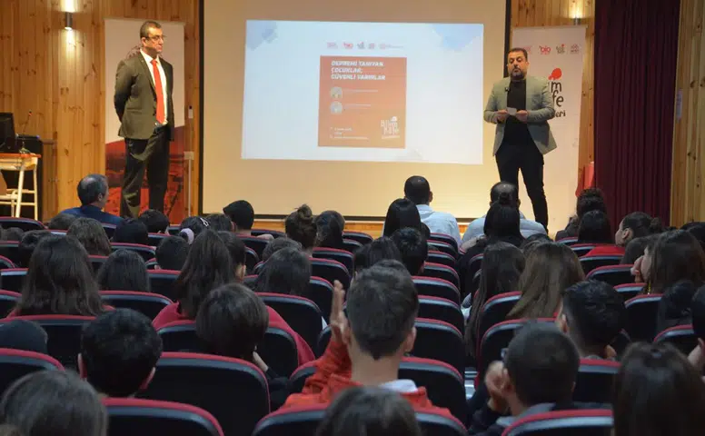 Felaketin Yıl Dönümünde Öğrencilere Deprem Eğitimi