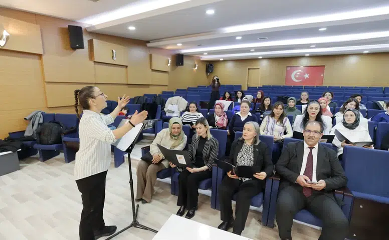 Stresli Mesaiye Türkülerle Mola