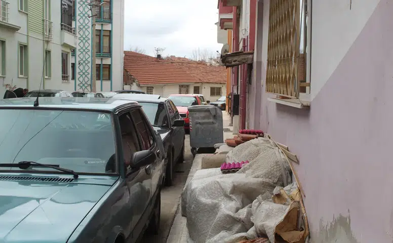 Kaldırım Var, Yaya Yok!