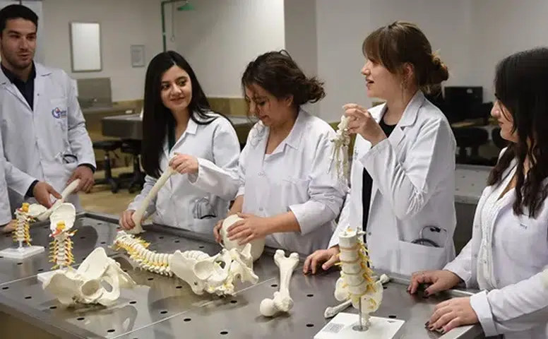 Mezun Olmadan İşi Öğreniyorlar