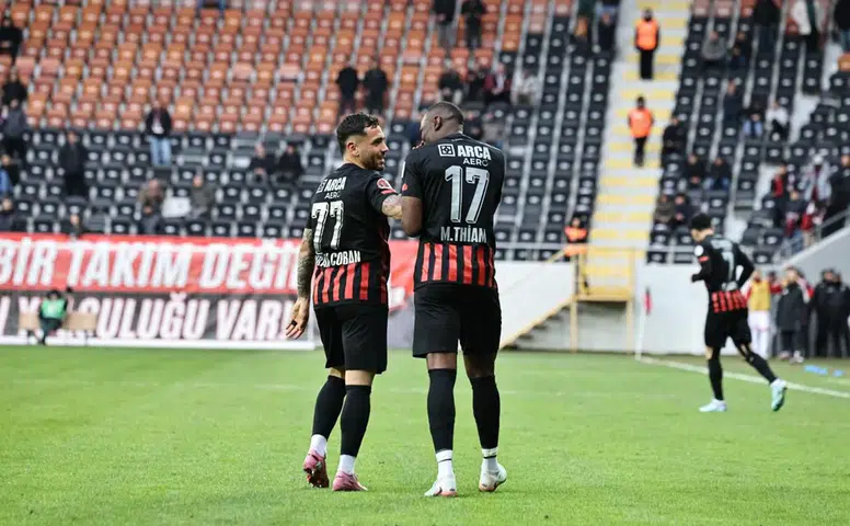 Burak ve Thiam İş Birliği Galibiyet Getiriyor