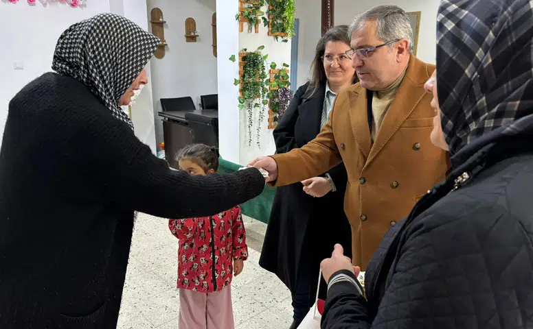 Bayat Sokaklarında Yüzleri Gülümseten Mesaisi