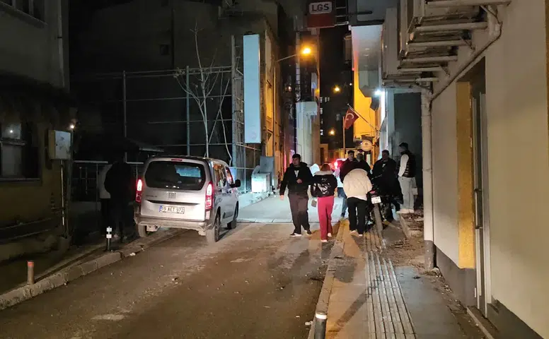 ‘Yan Bakma’ Kavgasında Bıçaklar Konuştu