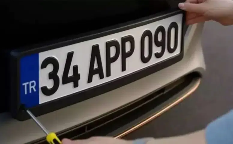 APP Plaka Tartışması Sürüyor