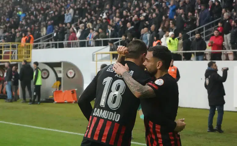 Rakip Oyuncu Çorum FK’nin Golüne Böyle Sevindi