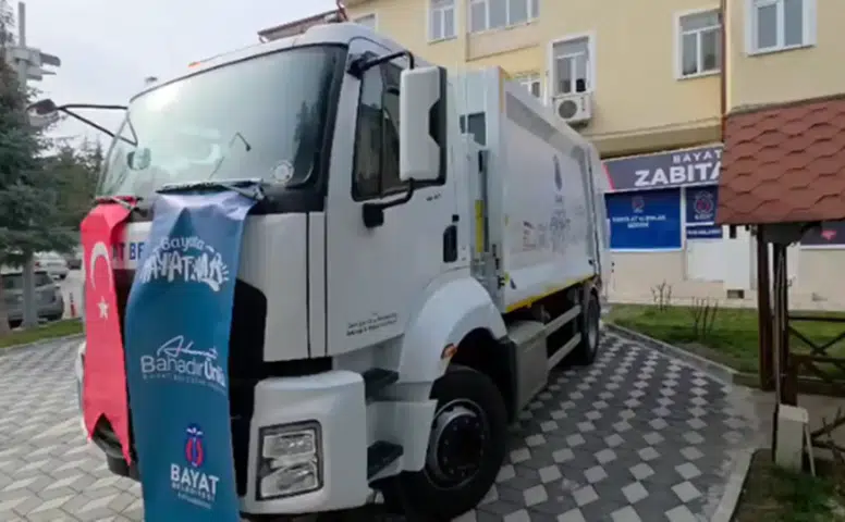 Bayat’a Çöp Kamyonu Hibesi