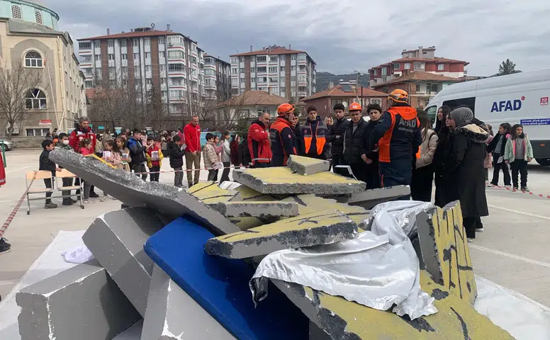 Arama-Kurtarma Ekipleri Anlattı, Çocuklar Dinledi