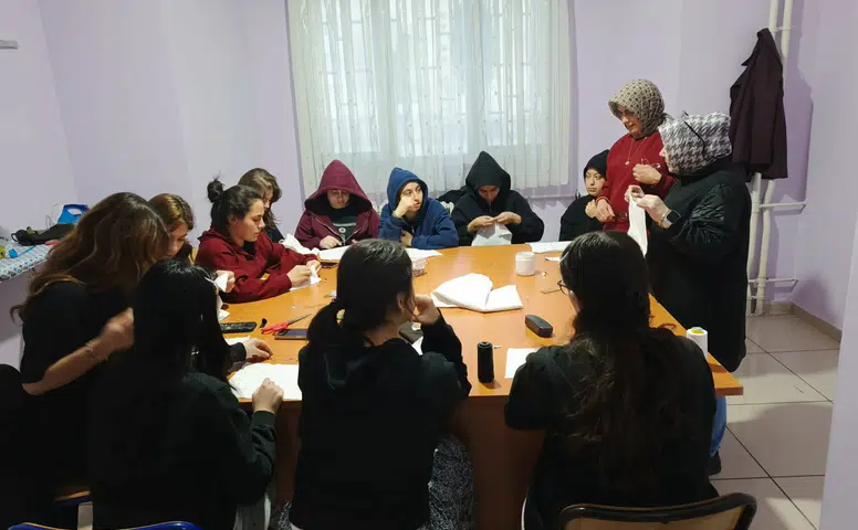 Dikiş Kursuyla Hayata Hazırlanıyorlar