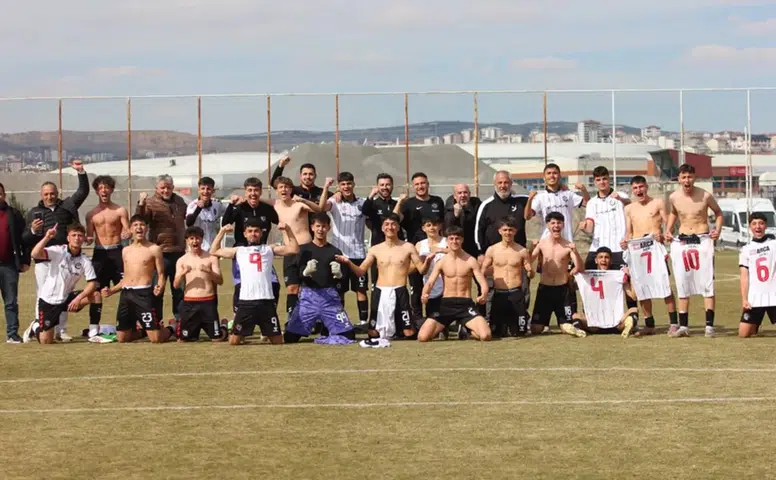 Kırmızı-Siyahlılar Dokuz Kişiyle Finallere Koştu