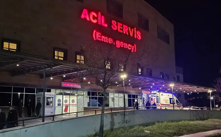 Bıçaklandı, Kendi Çabasıyla Hastaneye Koştu