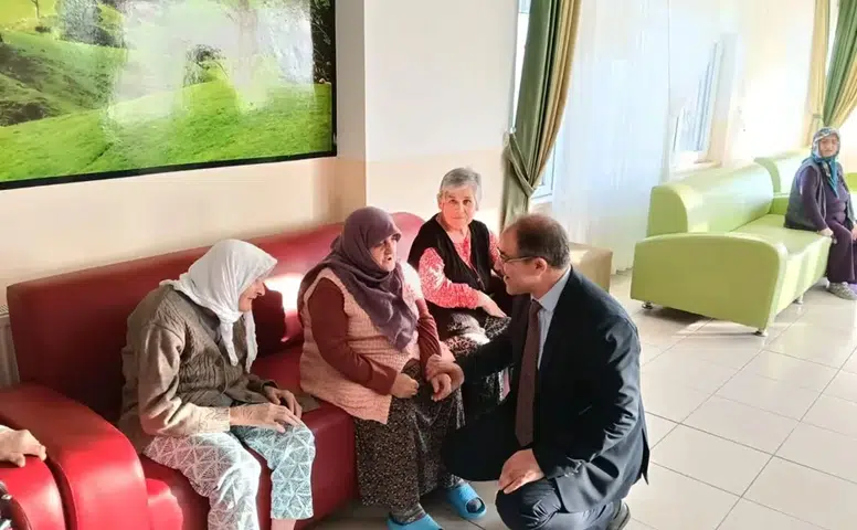 Huzurevi Sakinlerine Sürpriz Ziyaret