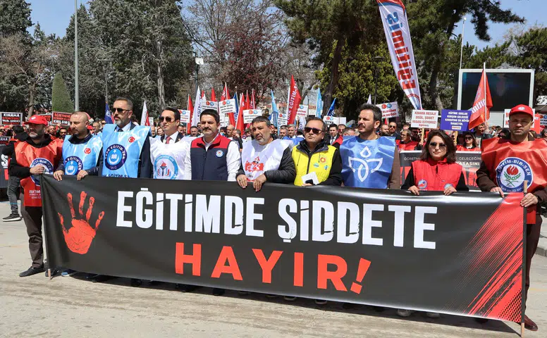 Çorum’da Eğitimciler Şiddete Karşı Meydanlarda