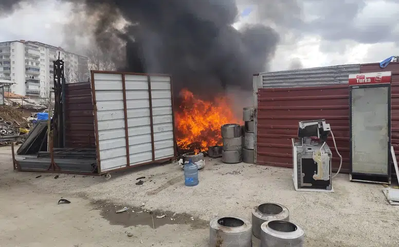 Hurdalıkta Çıkan Yangın Korkuttu