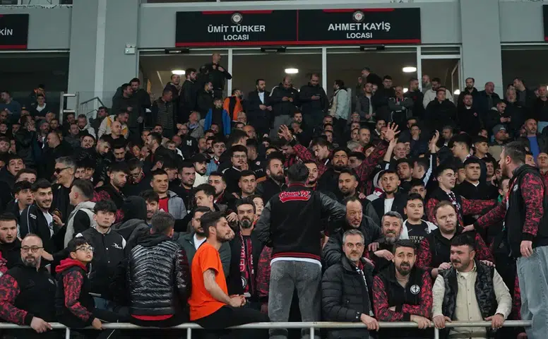 Sivasspor Maçında Hangi Bloklar Cezalı ?