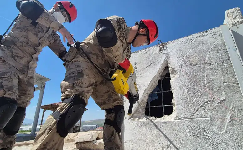 Komandolar Afetler İçin Ter Döktü