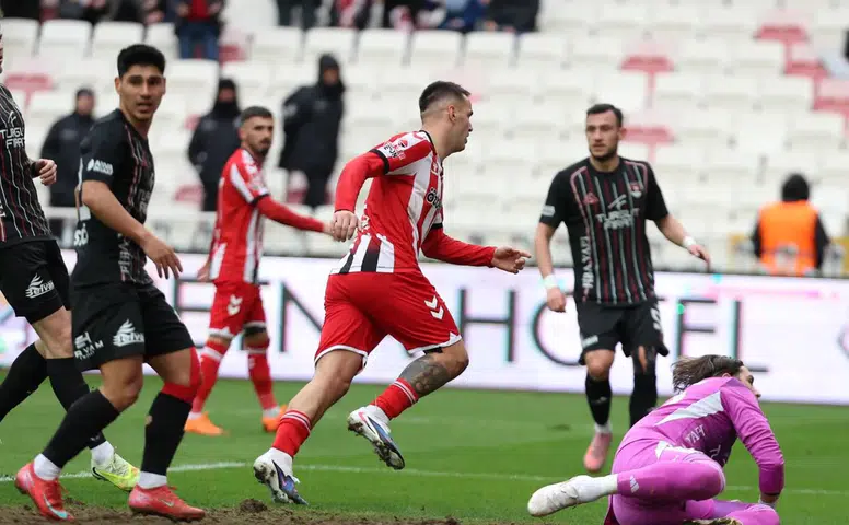 Sivasspor’un Yıldızı Çorum FK Maçı Öncesi Antrenmana Çıktı