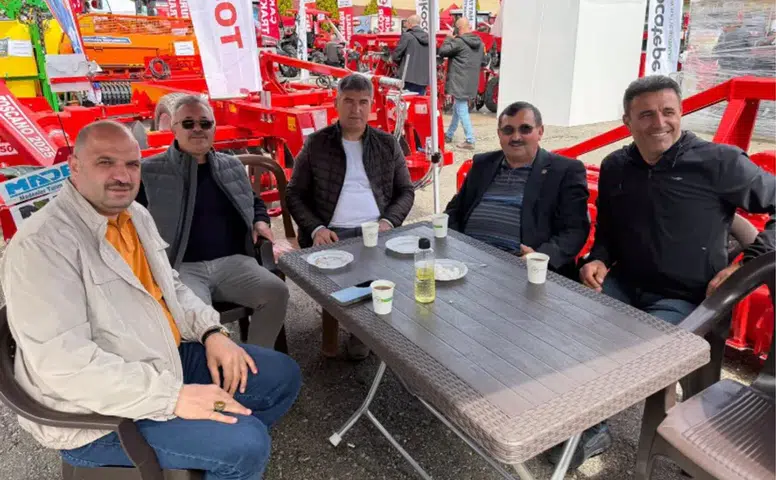 Özdemir, Üreticilerle Fuarda Bir Araya Geldi