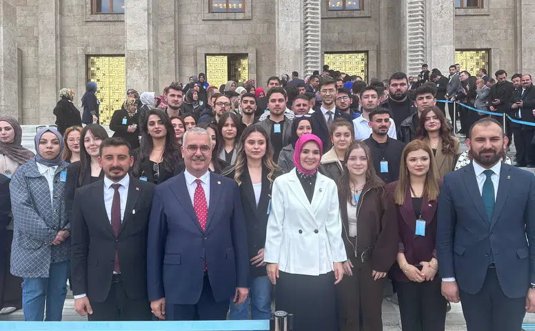 Çorumlu Gençler Meclis Turundaydı