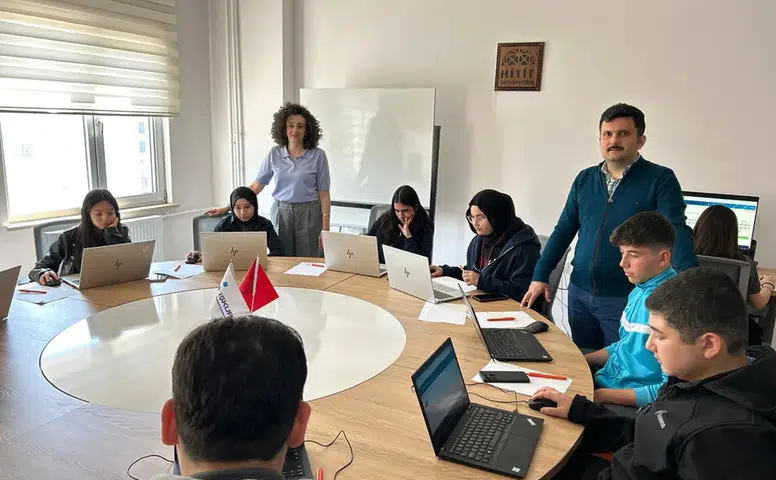 Lise Öğrencilerine Mesleki Yönelim Testi