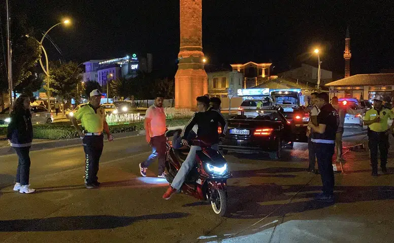 Aranan 24 Kişi Yakalandı