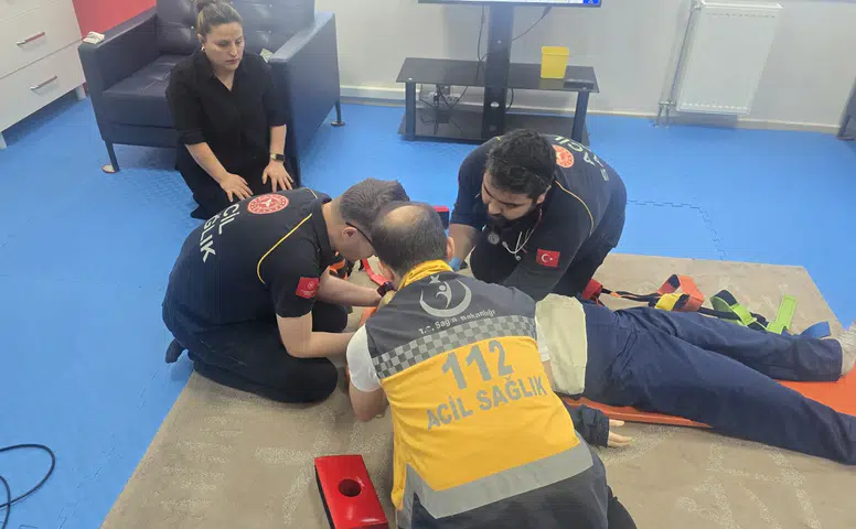 Hayat Kurtaran Eğitimler Hız Kesmiyor