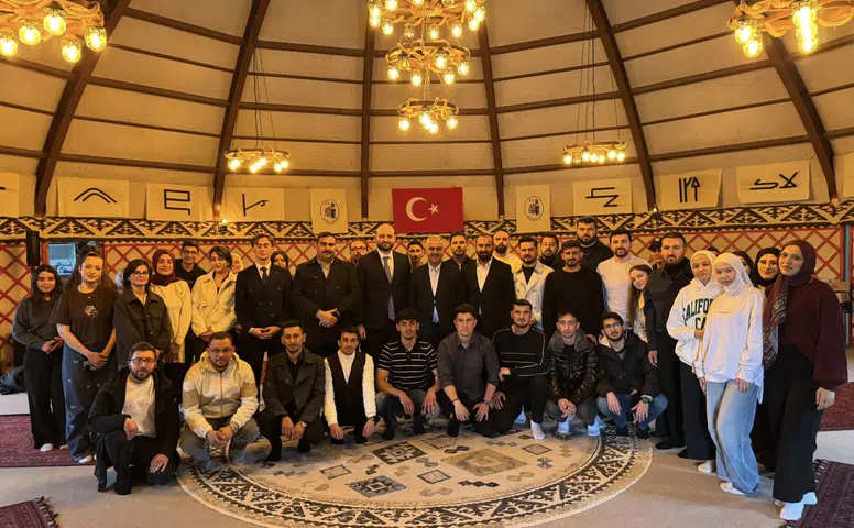 Ahlatcı, Çorumlu Obası'nda Gençlerle Bir Araya Geldi