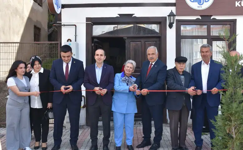 Ruhun Şelalesi Yağlıboya Sergisi Açıldı