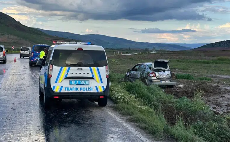 Kaygan Yolda Kontrolden Çıkan Otomobil Takla Attı