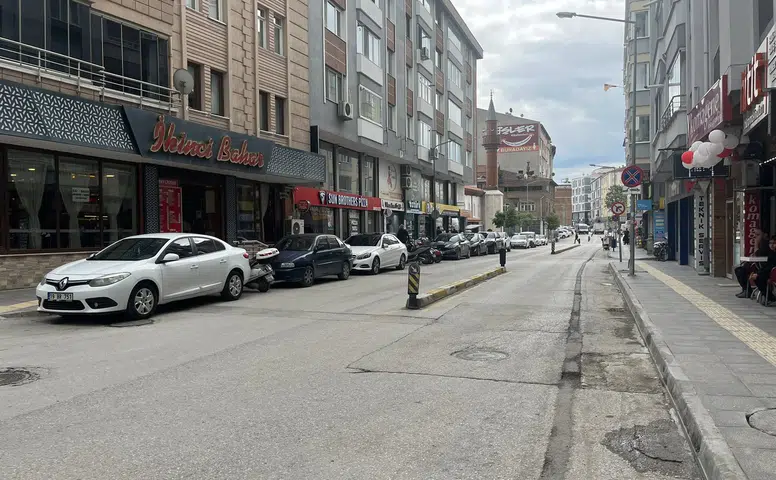 Kulaksız Sokak Esnafı Çözüm İstiyor