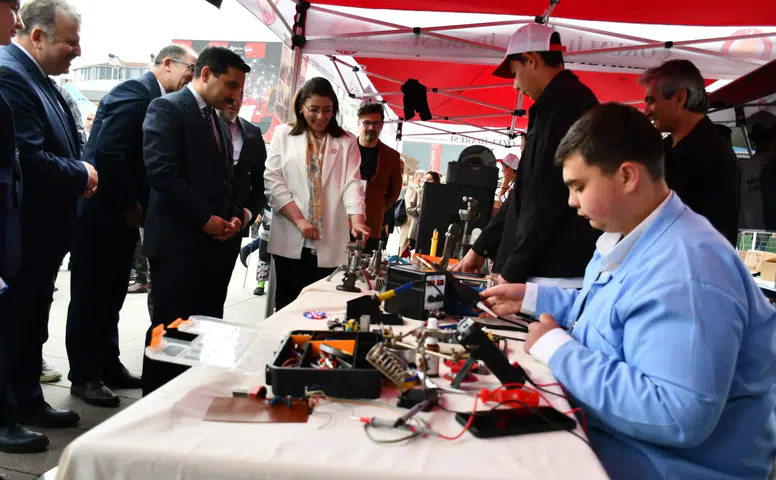 Meydanda Mesleki Eğitim Rüzgarı Esti