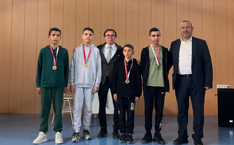 Alaca’da Lise Öğrencileri Kıyasıya Mücadele Etti