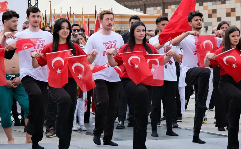 Gençler Doyasıya Eğlendi